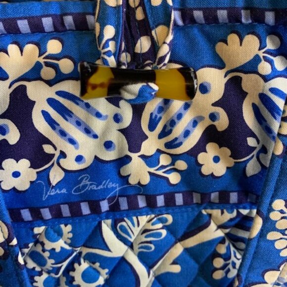 Vera Bradley Tote 13x14 Blue Lagoon Print Three Inside Pockets 12" Handles NWT - Picture 8 of 12